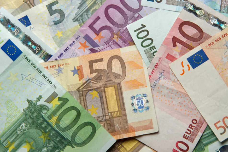 Eine Buchalterin, die fast 1,4 Millionen Euro veruntreut hat, wurde zu 3,5 Jahren Gefängnis verurteilt. (Symbolbild)