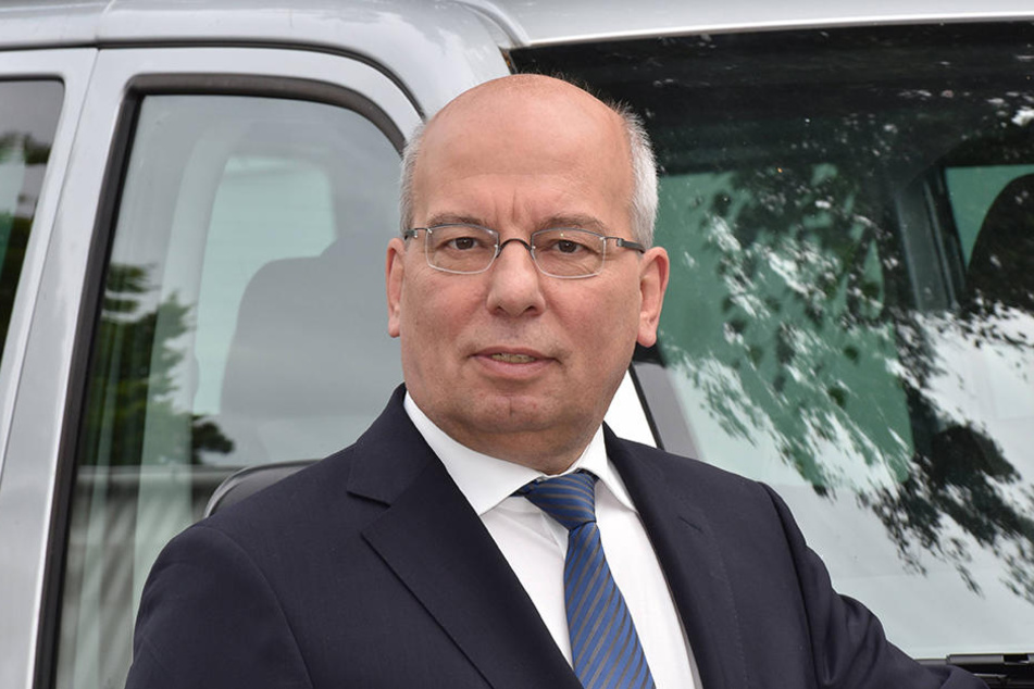 Der Vorsitzende der Deutschen Polizeigewerkschaft, Rainer Wendt (59), nimmt den Polizisten in Schutz.