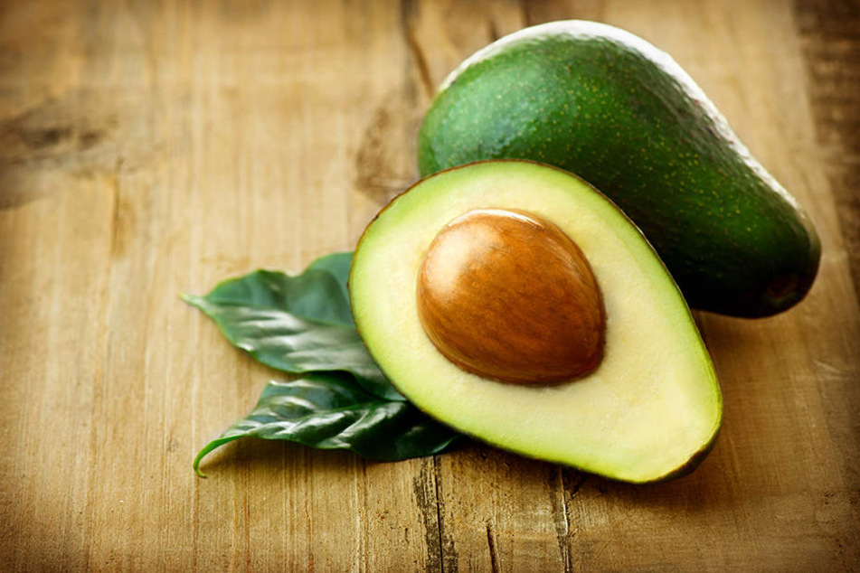 Avocados enthalten hohe Mengen an Folsäure, welche sich positiv auf die Hormonproduktion auswirken.