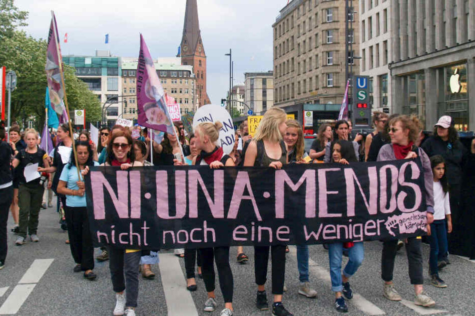 Die Demonstranten zogen vom Jungfernstieg durch die Stadt in Richtung Sternschanze.
