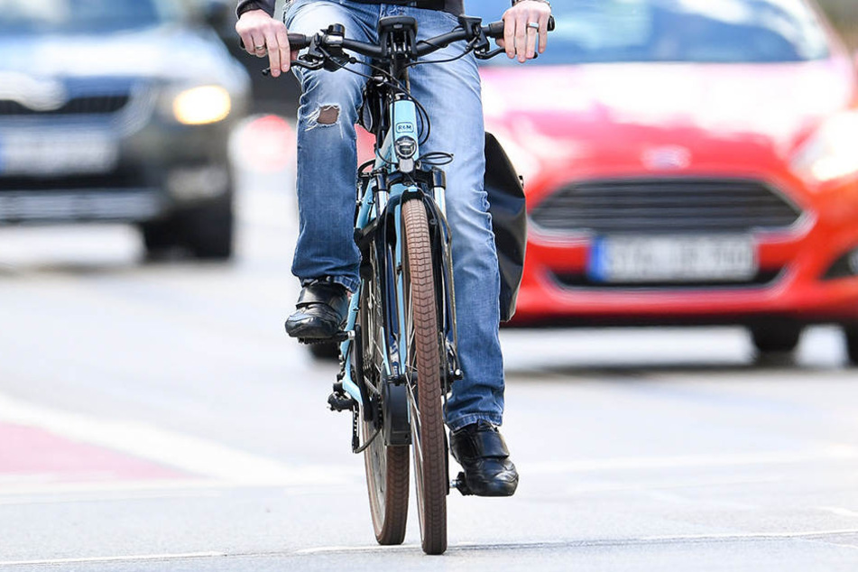 Unter Einfluss von Drogen und Alkohol hat ein Mann mit seinem E-Bike einen Unfall gebaut (Symbolbild).