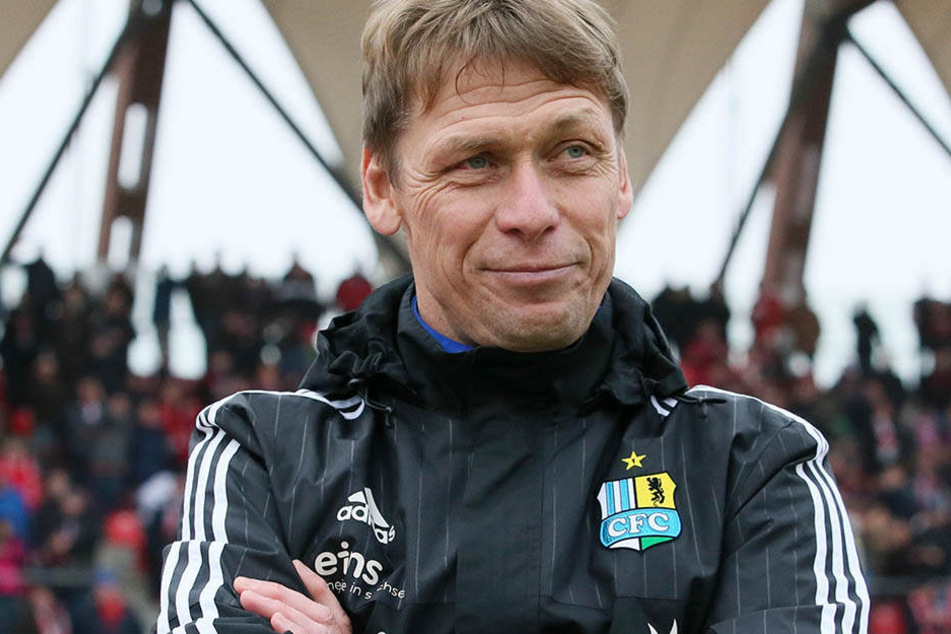 Trainer Sven Köhler lächelt. Das wurde aber auch mal wieder Zeit.