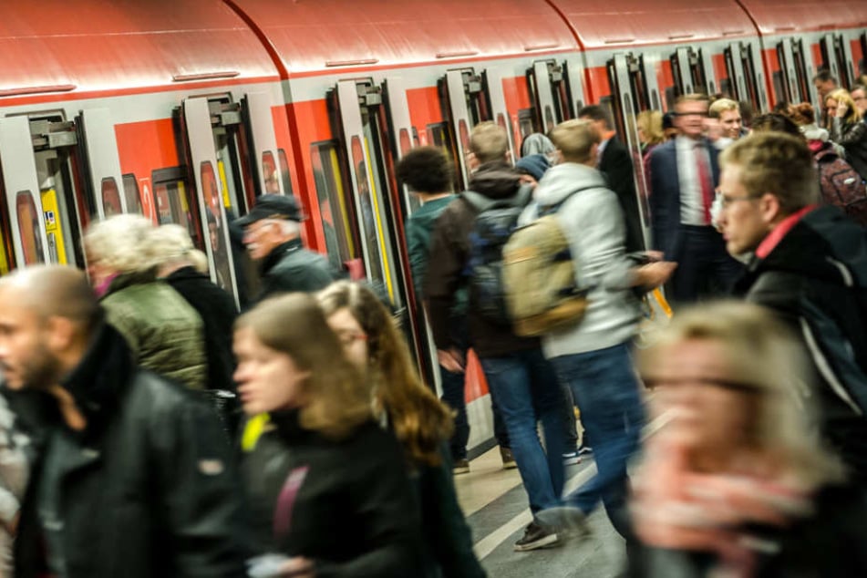 Der Ton zwischen Fahrgästen und DB-Mitarbeitern wird immer rauer. (Symbolbild)