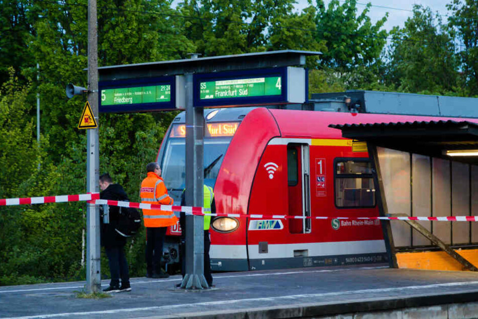 Die Unfallstelle wurde von der Polizei zunächst abgesperrt.