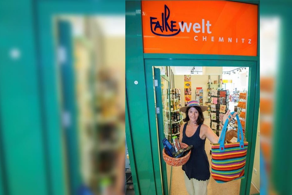 Verkäuferin Heike im „Faire Welt“-Laden im Tietz.