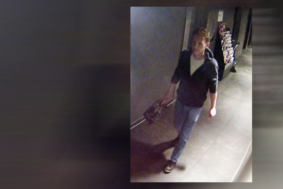 Dieser Mann soll einen 70-Jährigen in einer Garage ausgeraubt und geschlagen haben.