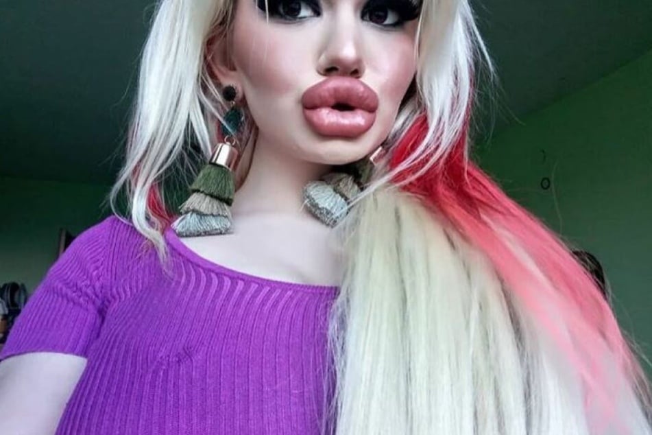 Die Studentin will wie Barbie aussehen.