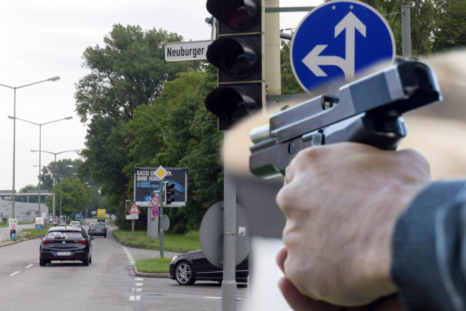 Anstatt sich mit dem Mann auszusprechen, zog der Thüringer eine Waffe. (Symbolbild)