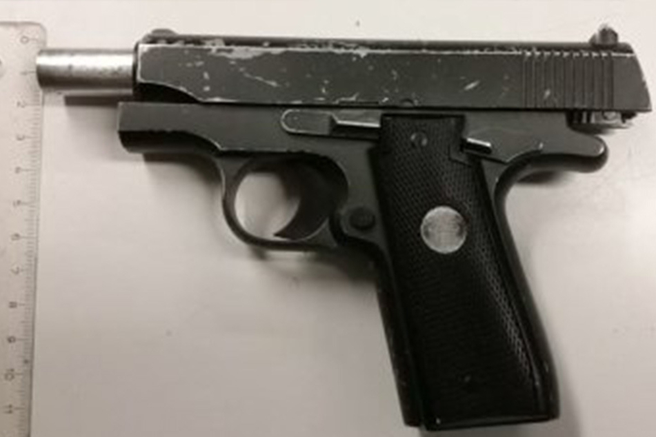 In Görlitz bedrohte ein betrunkener 18-Jähriger mit dieser Pistole einen Polizisten.