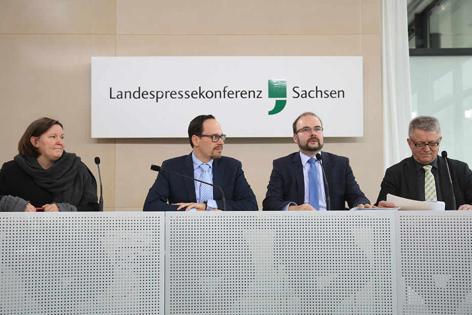 Verkündeten die Einigung: Sabine Friedel (42, SPD), Dirk Panter (43, SPD), Christian Piwarz (41, CDU) und Lothar Bienst (60, CDU).