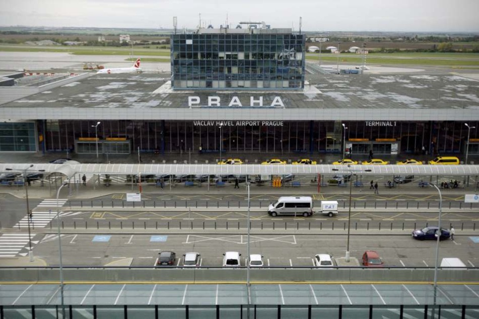 Der Prager Flughafen will mit
seinen Verbindungen und den günstigen Parkpreisen in Sachsen werben.