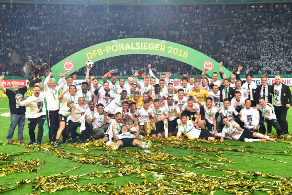 Der amtierende DFB-Pokalsieger ist das erste Team in der Bundesliga, das Kameras so nah an sich heran lässt.