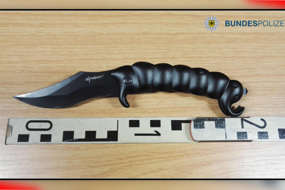 Das Springmesser, mit dem der 31-Jährige verletzt wurde.