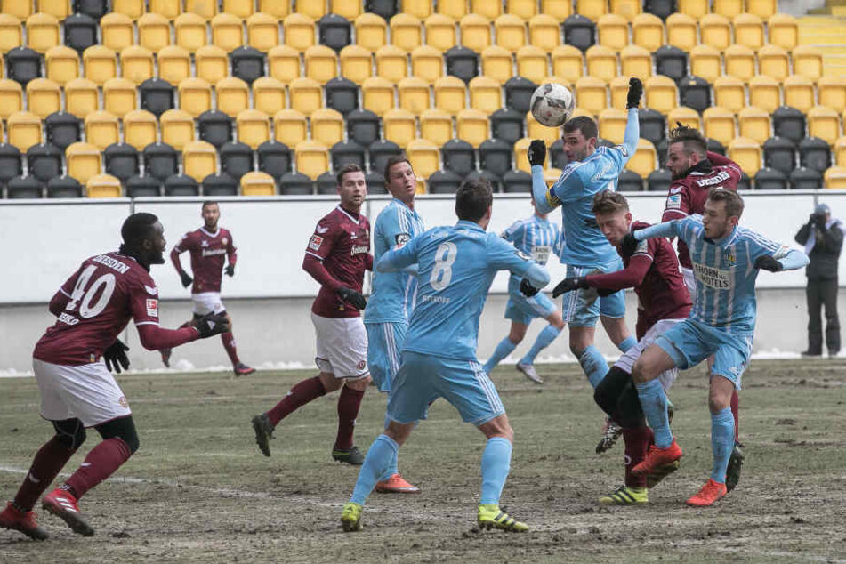 In der Dynamo-Defensive herrschte gegen den
CFC ein ums andere Mal Alarmstimmung.