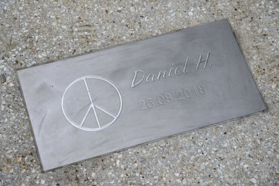 Diese Gedenkplatte am Tatort erinnert an den getöteten Daniel H.
