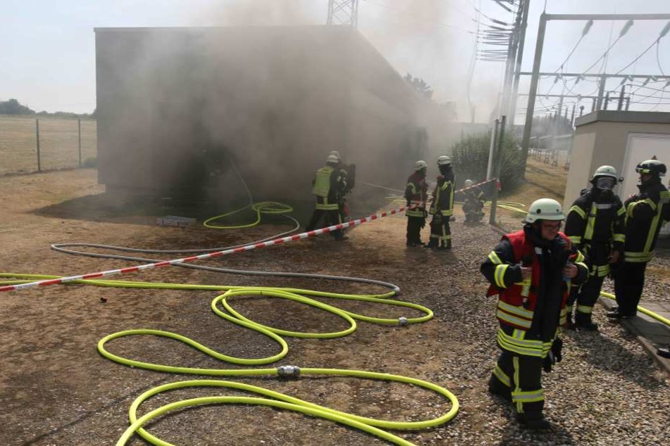 Der Brand dieser Trafostation hat weitreichende Folgen.