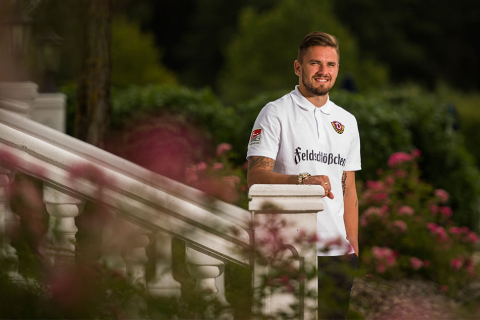 Guter Laune mit einem Lächeln im Gesicht: Pascal Testroet im Garten des Dynamo-Teamhofes.