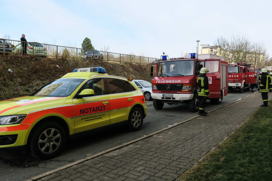 Einsatzkräfte fanden bei einem Wohnungsbrand in Lößnitz eine tote Person.
