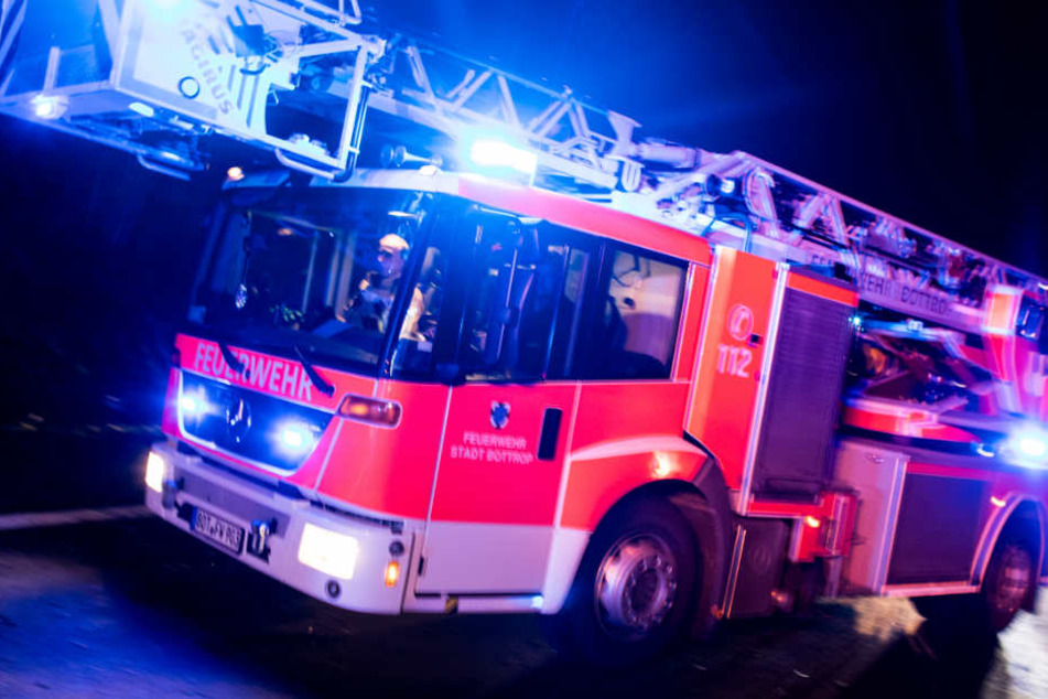 An einem Bordstein hatte sich der LKW den Tank aufgerissen. (Symbolbild)