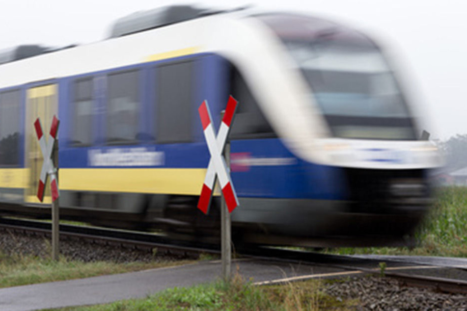 Für knapp eine Woche brauchen Reisende auf der Strecke zwischen Bielefeld und Osnabrück 70 Minuten länger. (Symbolbild)