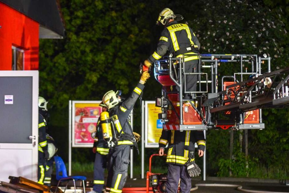 In der Nacht zu Donnerstag hat die Feuerwehr in Egeln einen Großbrand verhindert.
