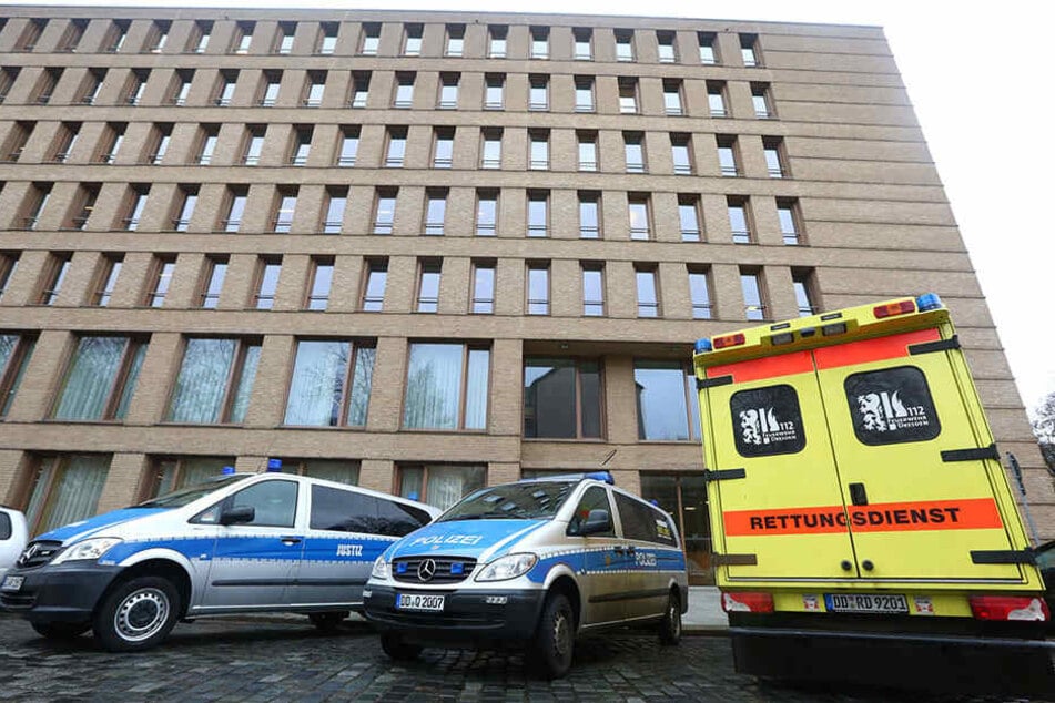 Im Amtsgericht Dresden wurde am Dienstag ein Brief mit einer verdächtigen Substanz entdeckt.