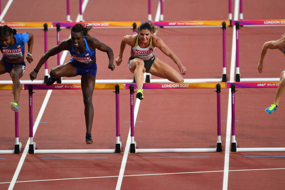 Die deutsche Hürdensprinterin Pamela Dutkiewicz (2.v.r.) hat in London Bronze gewonnen.