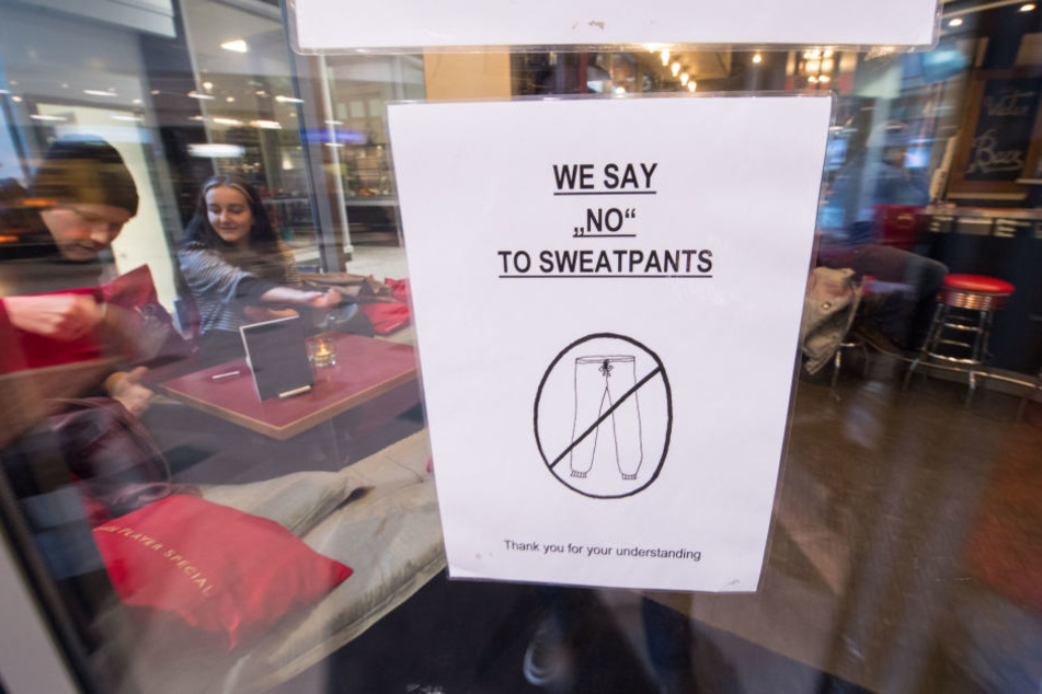 Das Verbotsschild aus einem Stuttgarter Café sorgte für riesiges Aufsehen!