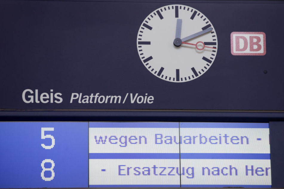 Wegen Bauarbeiten der DB Netz AG ist der Streckenabschnitt gesperrt. (Symbolbild)