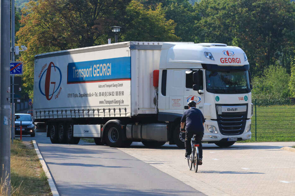 Laster mit allem, was benötigt wird, fuhren in den vergangenen Tagen auf dem Gelände umher.