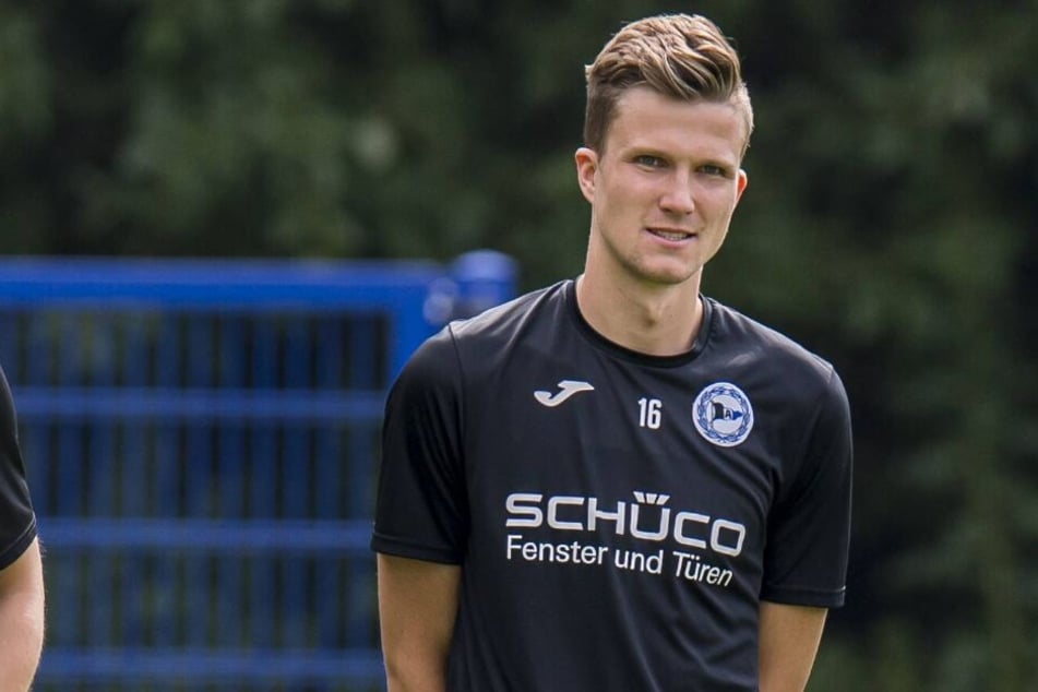 Fabian Kunze muss eine Woche lang das Loser-Shirt tragen.