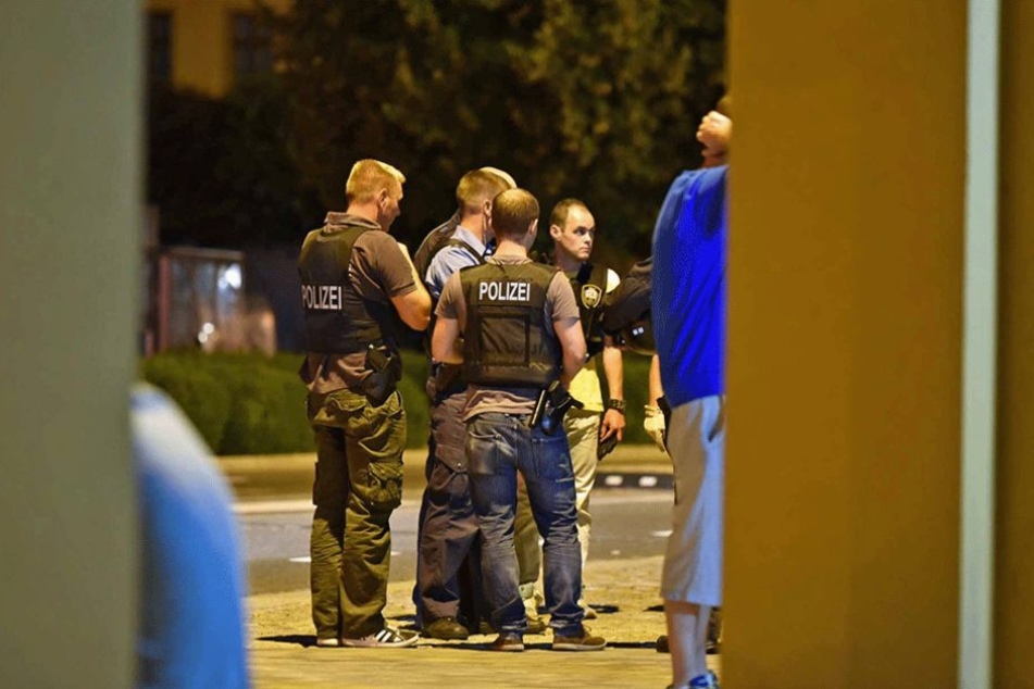 Die Polizei war mit etwa 100 Beamten im Einsatz, um die Lage zu beruhigen.