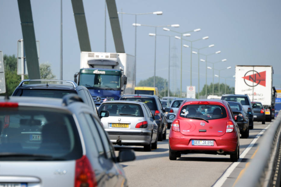 Heutzutage rollen etwa 80.000 Fahrzeuge über die Brücke - ursprünglich wurde das Bauwerk für 18.000 ausgelegt.