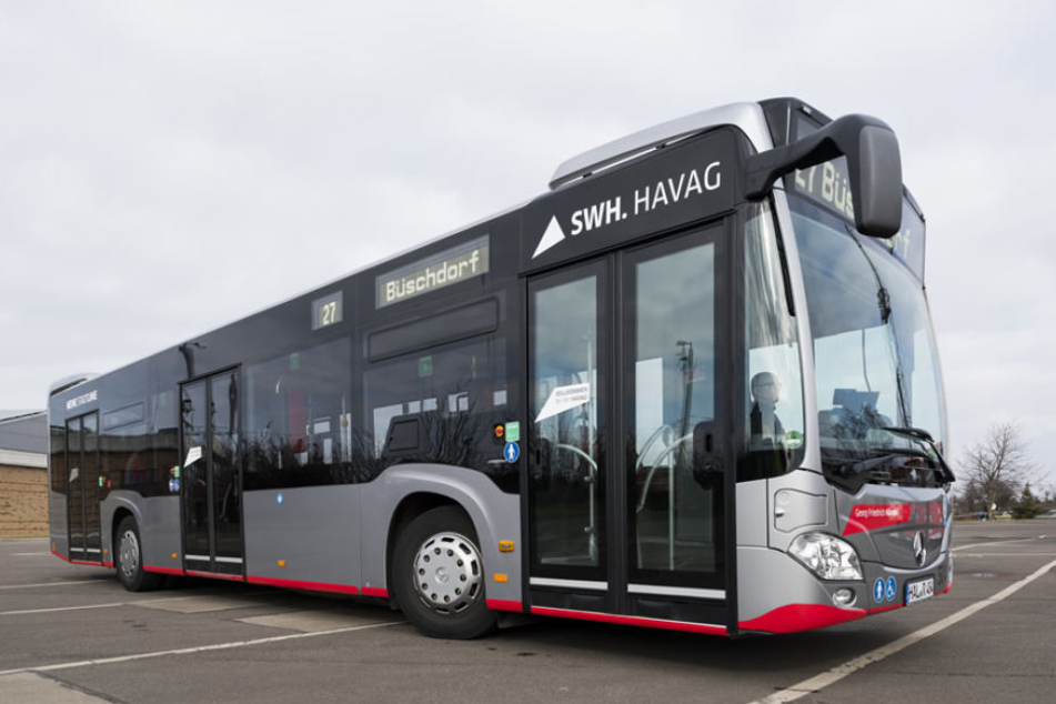 Der Syrer (34) stieg in den Bus, drohte Fahrer Ralf S. (47) mit einem Messer und ließ sich zu einer Disco fahren. (Symbolbild)