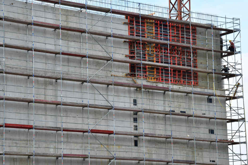 Derzeit laufen die Arbeiten auf Hochtouren an dem 22 Millionen Euro teuren Betonklotz.