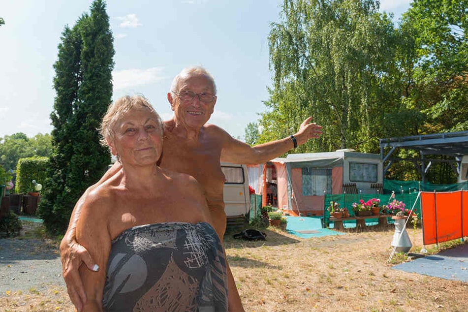 Im Strandbad zu Hause: Monika (77) und Gerhard Schramm (82) verbringen seit fast 40 Jahren hier die Sommer.