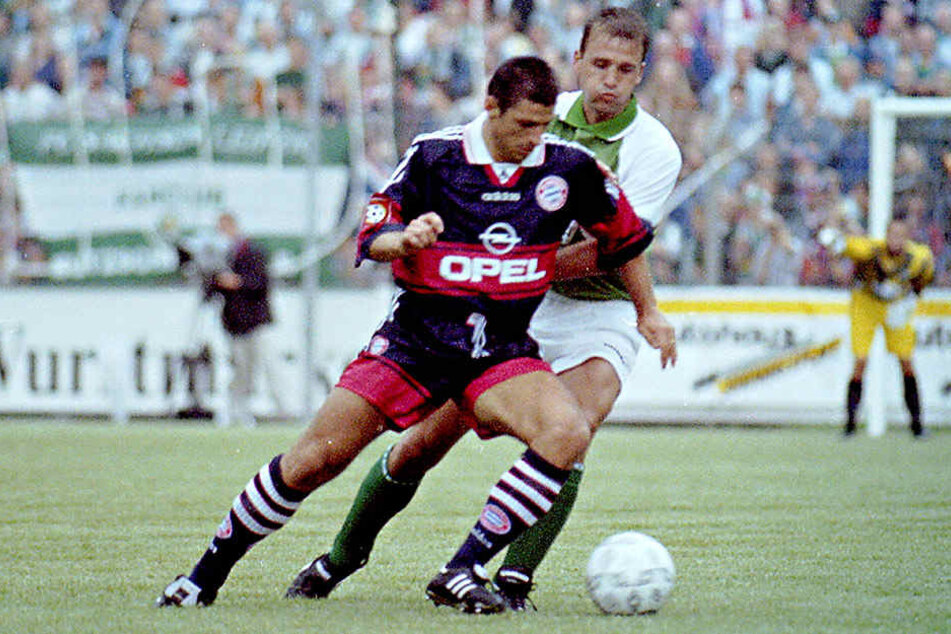 Steffen Ziffert (h.) spielte 1997 mit Sachsen Leipzig gegen die Bayern, duellierte sich in dieser Szene mit Ruggiero Rizzitelli.