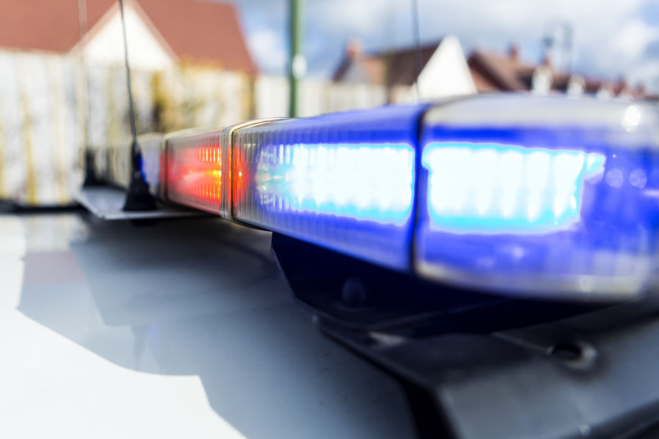 Jetzt fahndet die Polizei nach dem flüchtigen Täter. (Symbolbild)