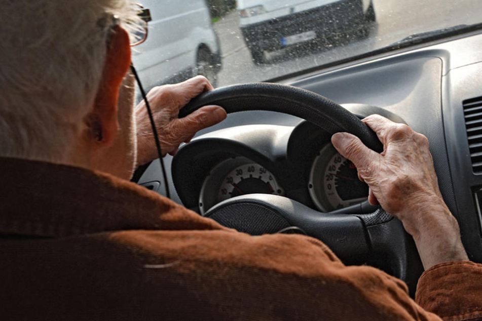 Der 78-Jährige Rentner aus Sachsen-Anhalt vertraute auf sein Navi und fuhr in eine Fußgängerzone. (Symbolbild)