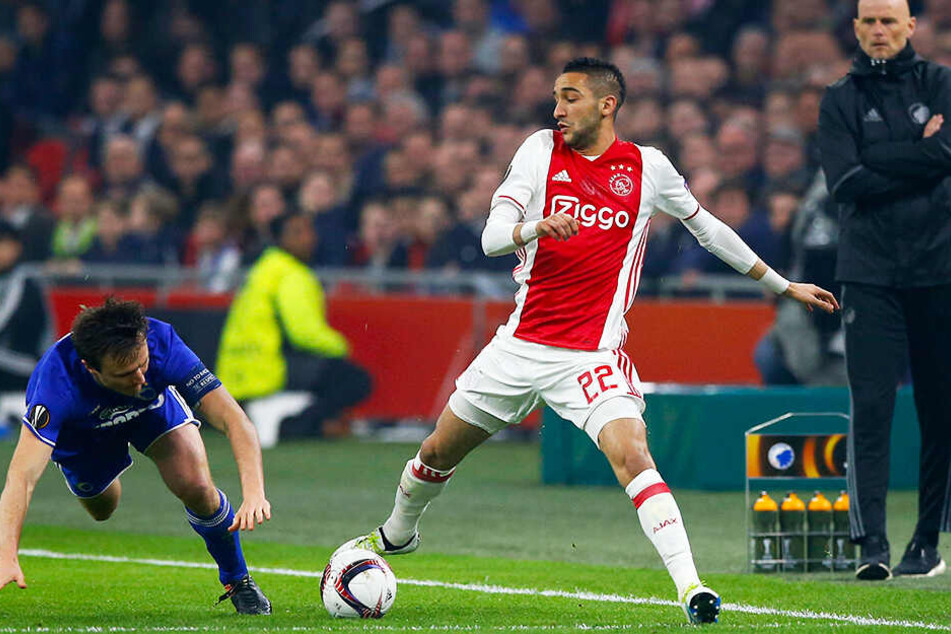 Ajax Amsterdams Spielgestalter Hakim Ziyech (r.) spielt in den Niederlanden eine überragende Saison.