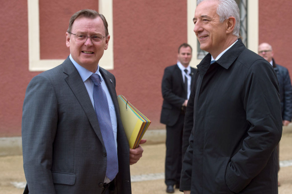 Menschlich konnten sie gut, politisch kritisiert Bodo Ramelow (l.) die sächsische Landesregierung um den scheidenden Ministerpräsidenten Stanislaw Tillich (r.).