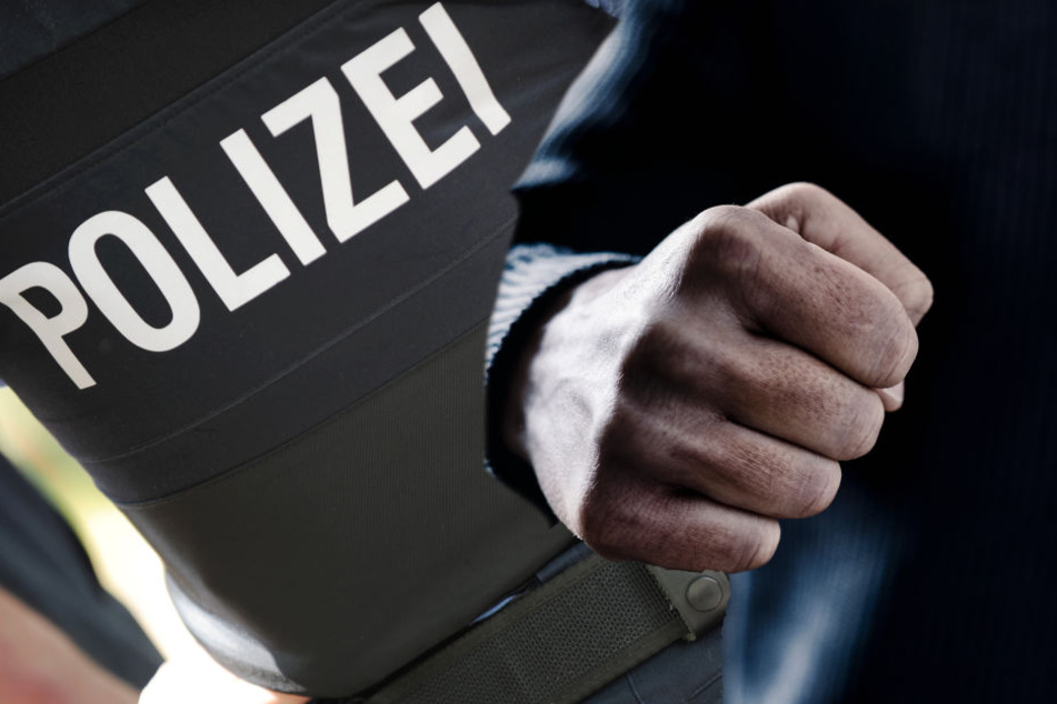Erst mit Hilfe von Pfefferspray konnte der 28-jährige Heimatlose in Schach gehalten werden (Symbolbild).