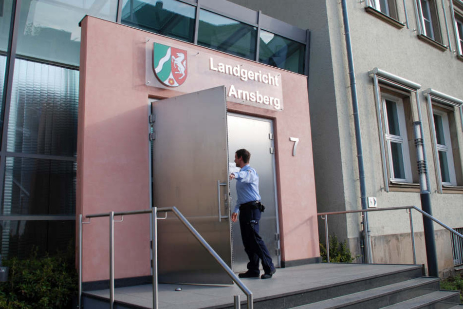 Der Fall wird vor der Jugendstrafkammer des Landgerichts verhandelt.