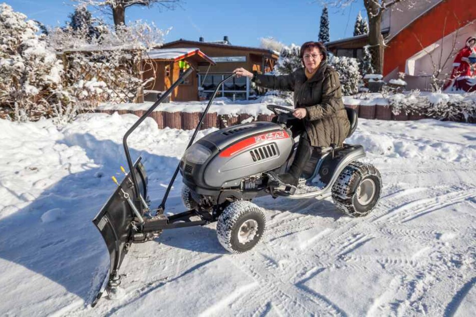 Ob Schnee räumen, kochen, putzen - Waltraud spielt den Engel für alles.
