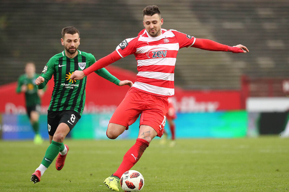 Davy Frick im Duell mit Münsters Kevin Pires-Rodriguez.