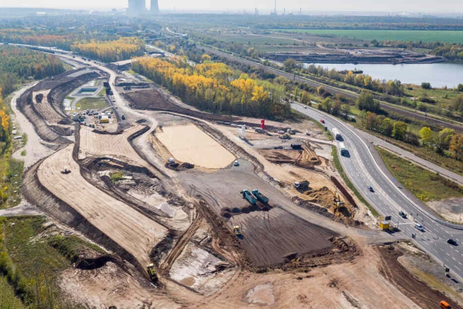 Bei Großdeuben wird noch bis Ende 2026 der letzte Abschnitt der A72 bis zur A38 gebaut.