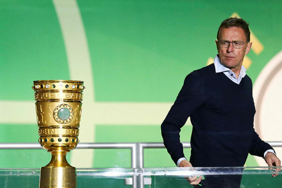 Kann dem Pokal in seinem letzten Spiel als RB-Trainer nur hinterherschauen: Ralf Rangnick.
