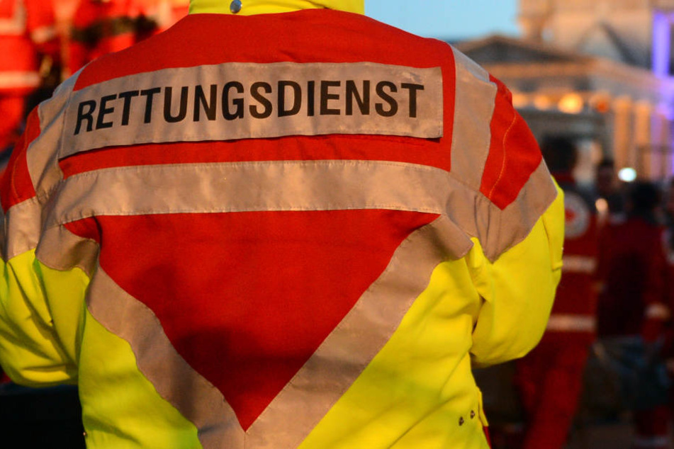 Der Jugendliche ging plötzlich auf die Rettungssanitäter los. (Symbolbild)