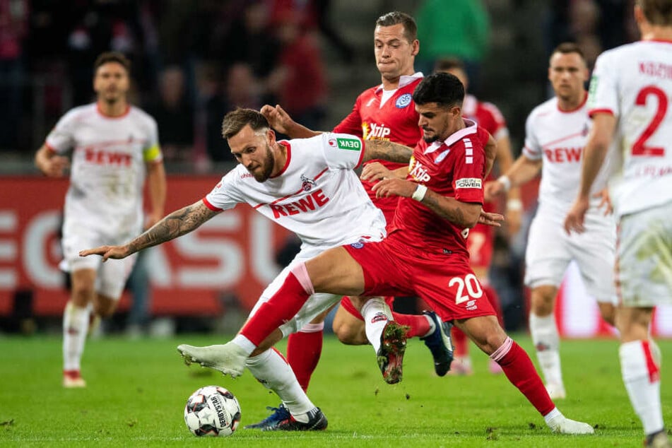 Marco Höger im Zweikampf mit dem Duisburger Torschützen Pauly Oliveira.