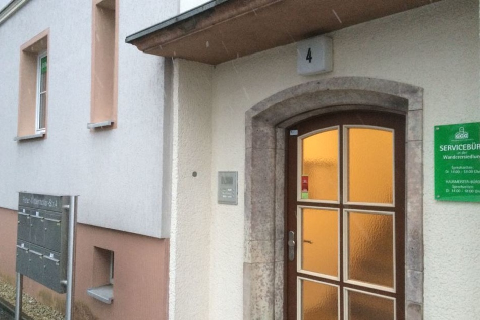 Am Donnerstagabend stiegen Täter über den Balkon in das Servicebüro in der Schönauer Peter-Mitterhofer-Straße ein.